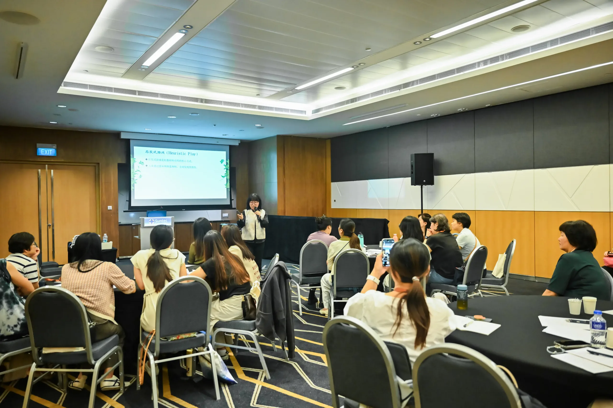 KLCII lecturers led interactive workshops exploring AI in inclusive classrooms and the value of play in children’s learning. KLCII lecturer conducting a workshop on AI tools and play-based learning for Early Childhood educators.